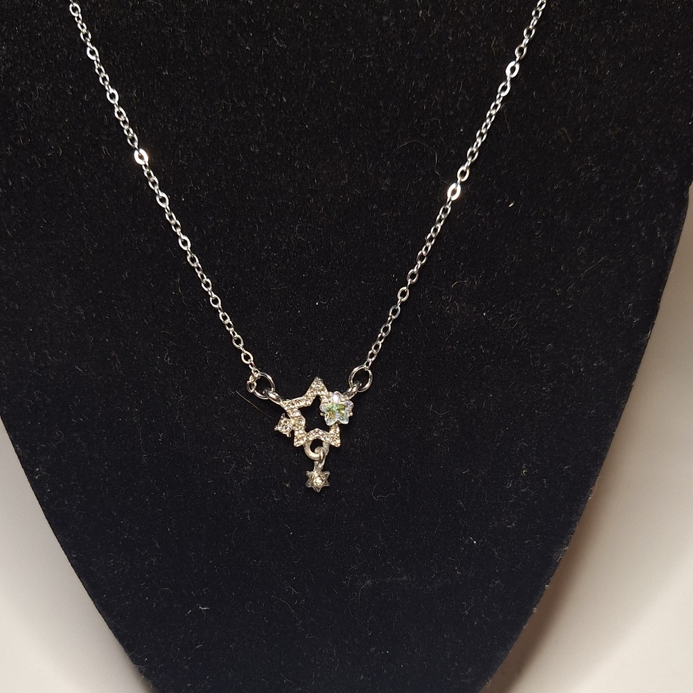 Elegant Silver Necklace with Star Pendant